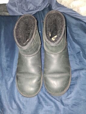 UGG Women's Short Winter Boots in Dark Green